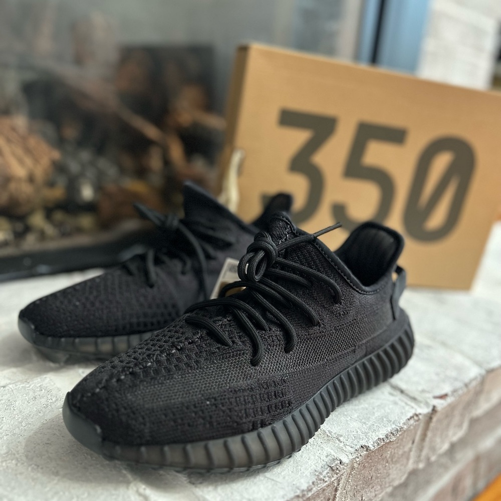 YzY 350 V2 made by adidas never been worn , 💯 authentic. Size 8
